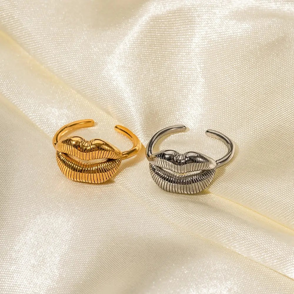 Kiss And Tell ring